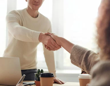 Miniatura: Jak odróżnić umowę o etat od umowy B2B?...