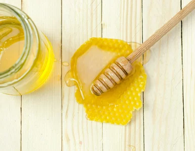 Miniatura: Ten nalot na miodzie budzi obawy. Prawda...