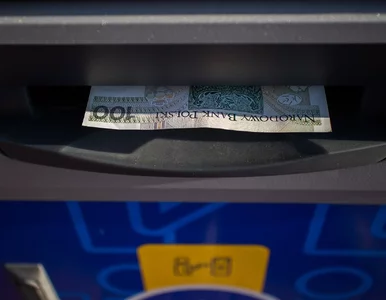 Miniatura: Bankomaty w Polsce jak budki telefoniczne...