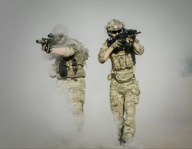 Miniatura: Baczność! 46 proc. żołnierzy odchodzi z...